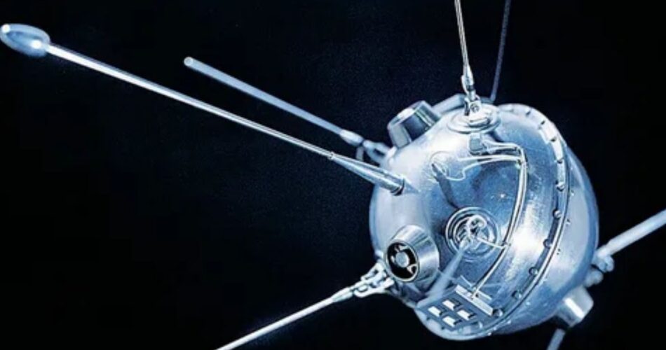 Запуск первой советской межпланетной станции «Луна-1» (2 января 1959)